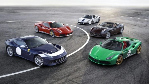 Pětice speciálních barevných motivů Ferrari