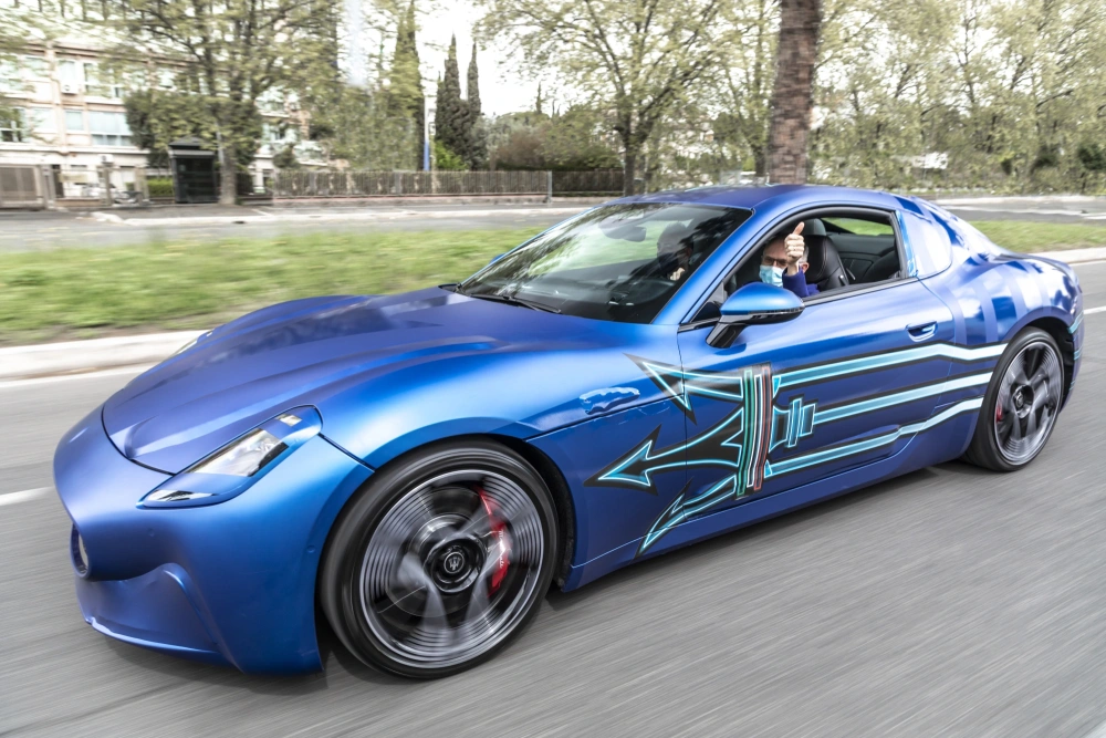 Maserati GranTurismo Folgore se vydává do ulic
