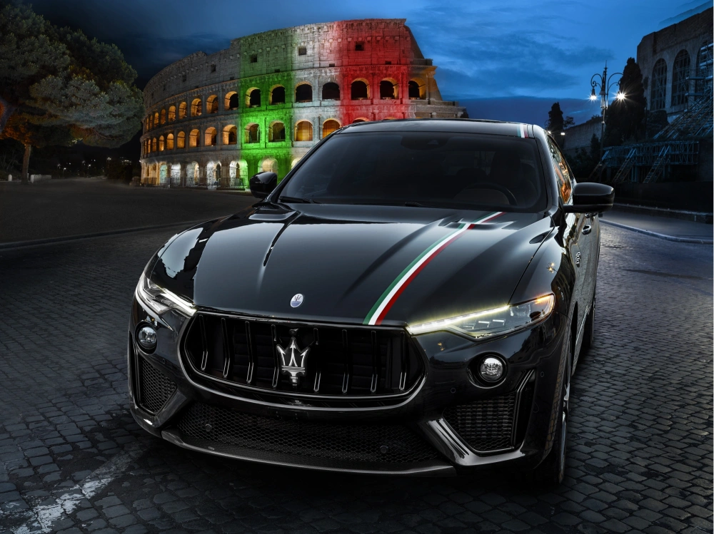 Maserati a ručně malovaná  italská trikolóra 