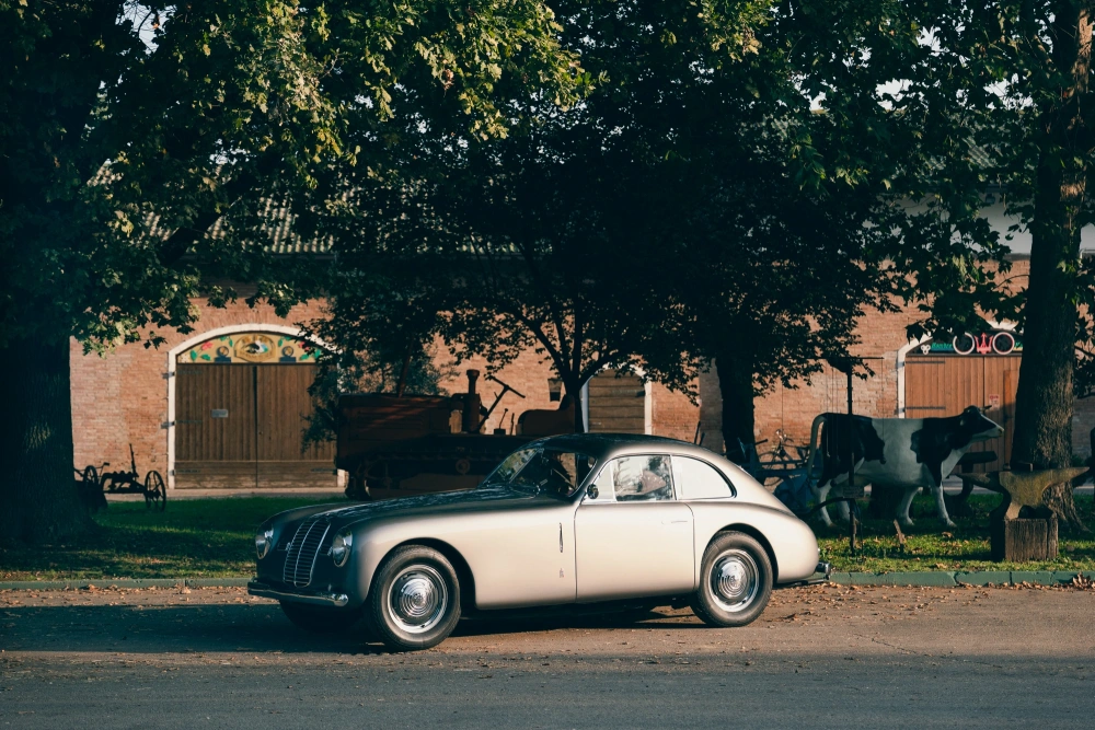 STŘÍBRNÁ VLAJKA VERNASCA: 27. ROČNÍK OSLAVUJE NADČASOVÝ STYL ZNAČKY MASERATI 