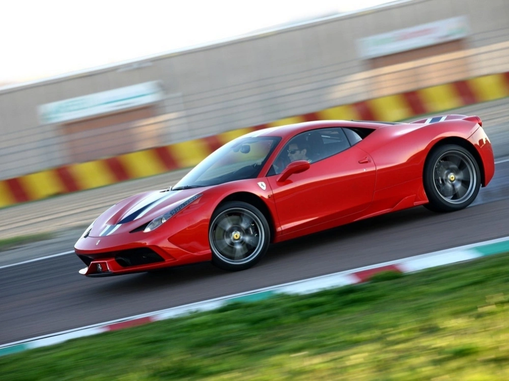 Nejlepší auto světa. Nové ferrari jsme projeli jako jediní z Česka