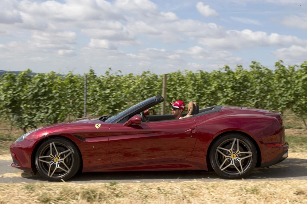Sebastian Vettel ve Ferrari California T