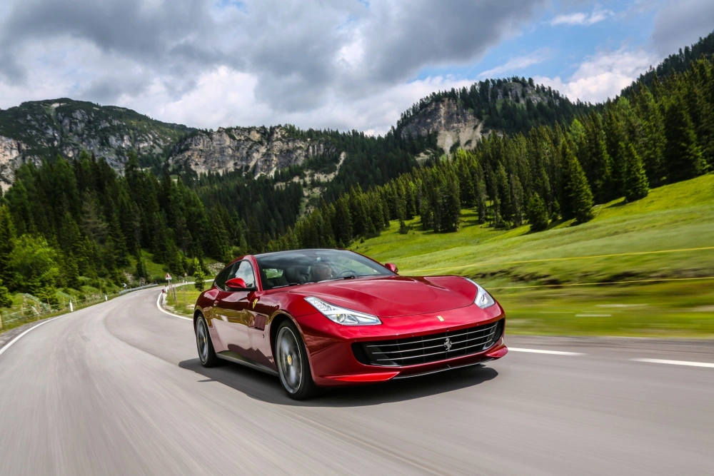 Testovací jízdy Ferrari GTC4Lusso od 1.10.   