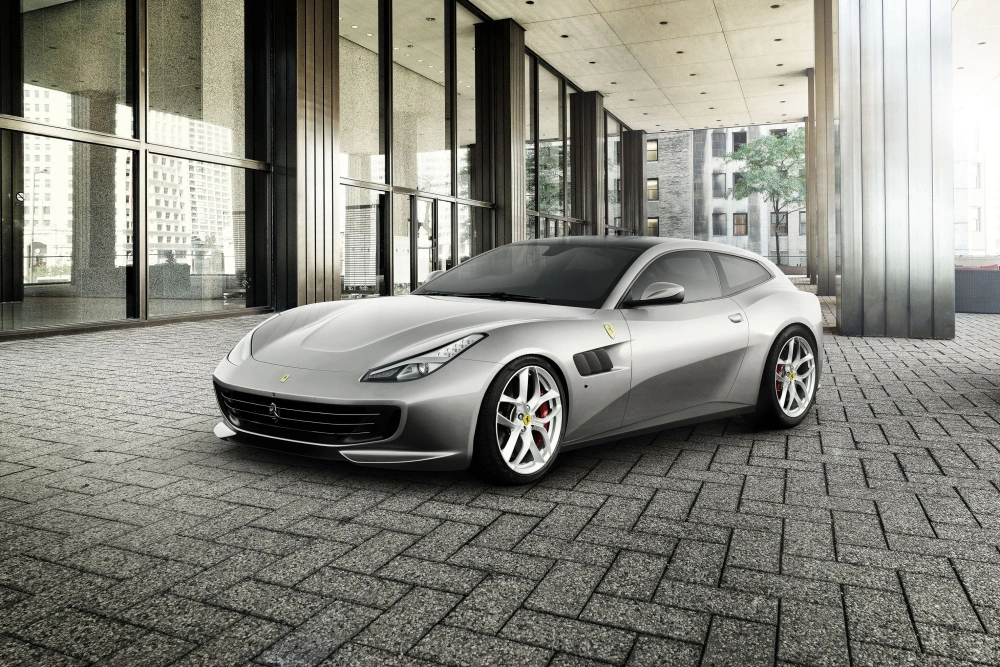 Ferrari GTC4Lusso T - přeplňovaný osmiválec v rodinném balení