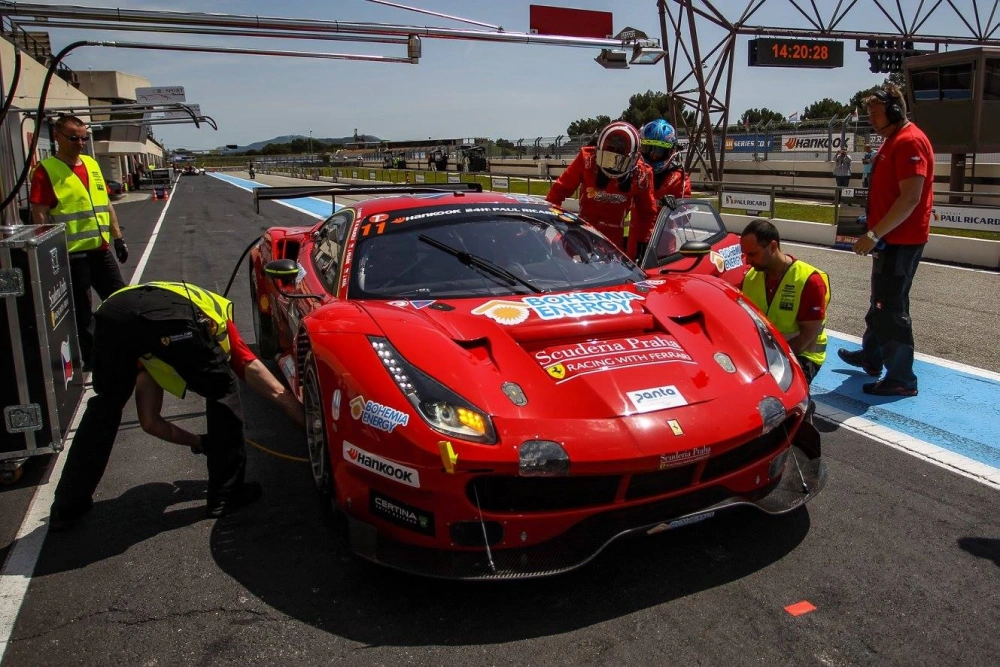 Další úspěch závodního týmu Scuderia Praha