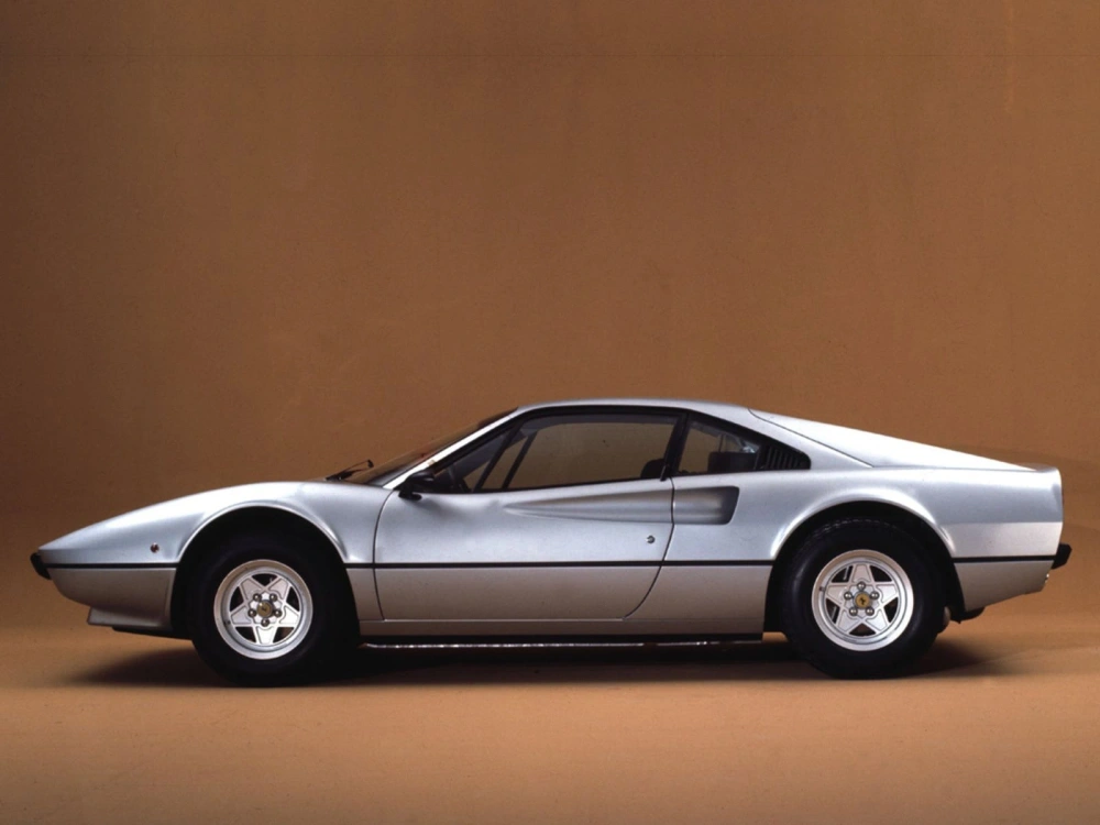 Investiční model Ferrari 308 GTB dosahuje skvělého zhodnocení, doporučujeme nakoupit.