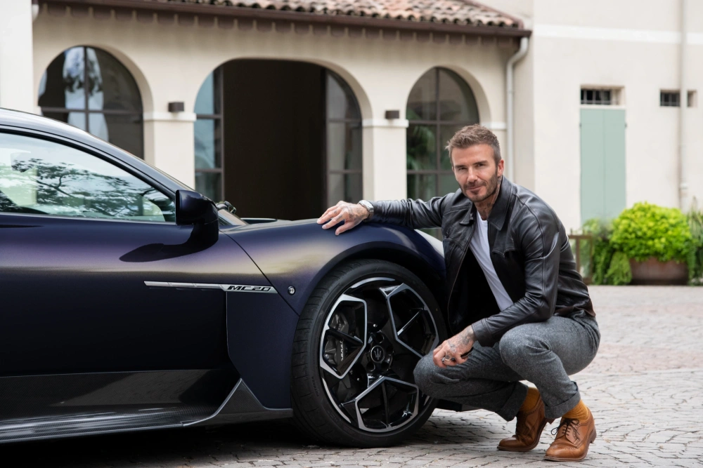 MASERATI PŘEDSTAVUJE SVOU PRVNÍ KOLEKCI FUORISERIE ESSENTIALS  S DAVIDEM BECKHAMEM