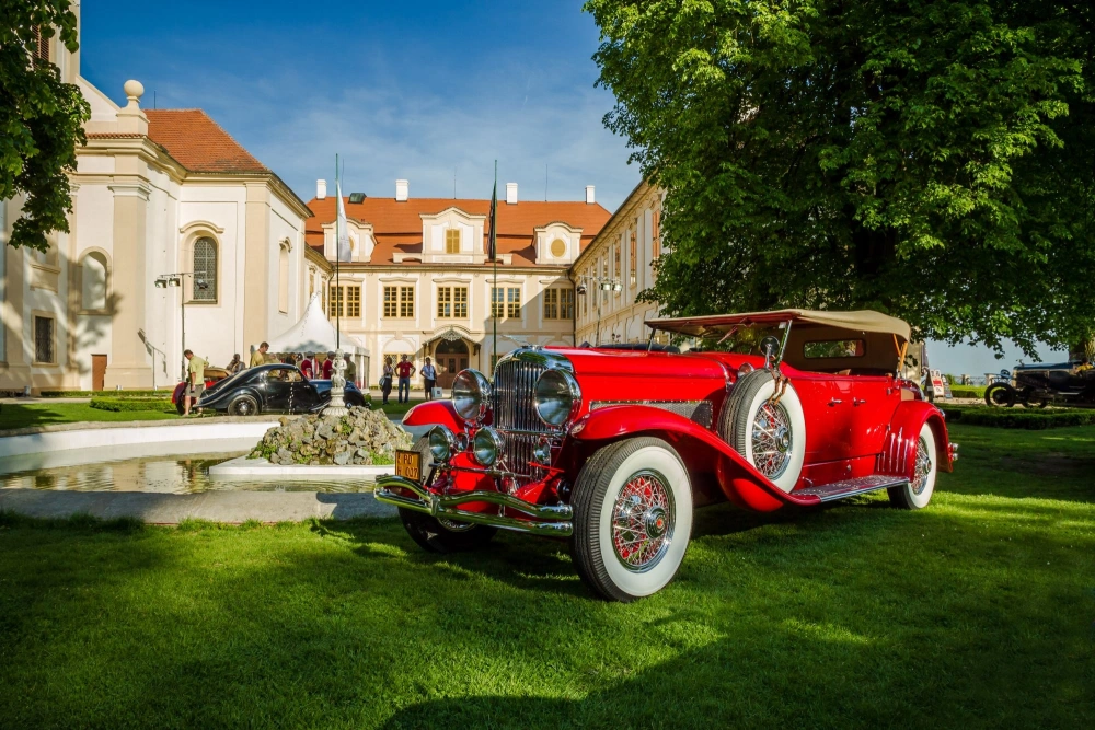Scuderia Praha Vás srdečně zve na letošní Concours d’Elegance na zámek Loučeň. 