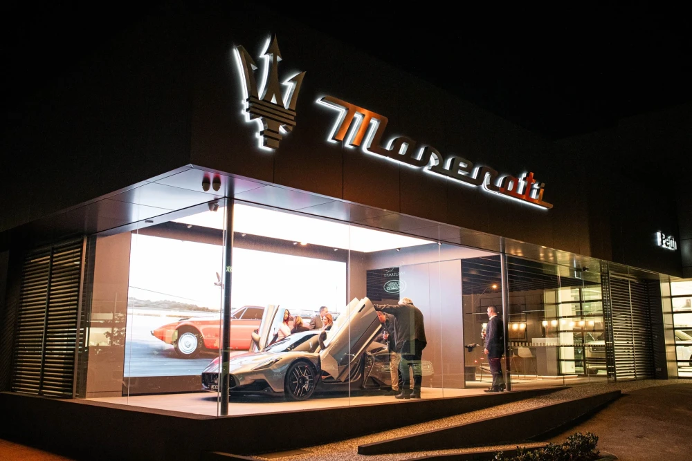 SHOWROOM MASERATI PRAHA V NOVÉ VIZUÁLNÍ IDENTITĚ