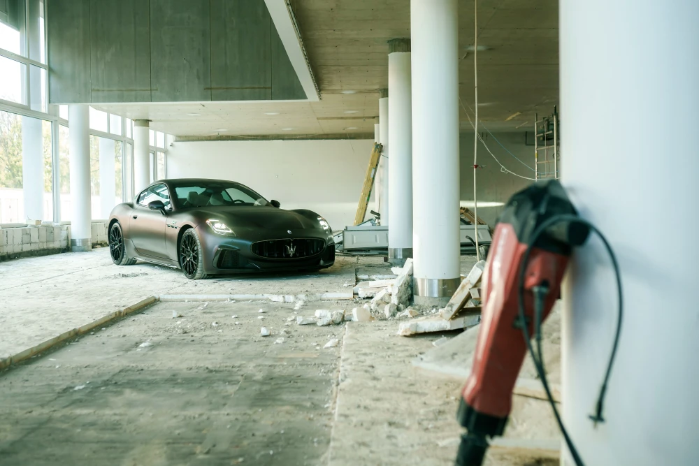 NOVÝ SHOWROOM MASERATI JE V PLNÉ PŘÍPRAVĚ