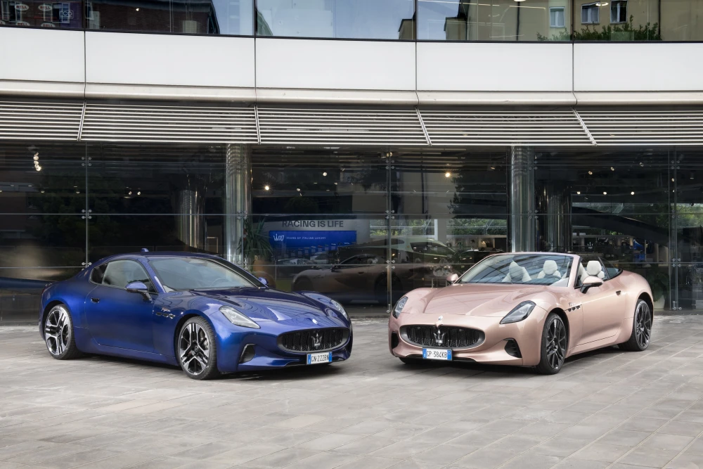 ŘADA MASERATI GRANTURISMO A GRANCABRIO SE VRACÍ DOMŮ: V MODENĚ ZAČÍNÁ NOVÁ KAPITOLA