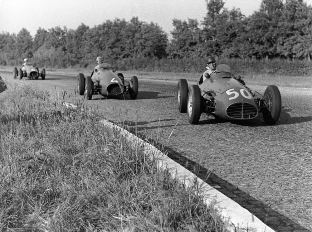 VÍTĚZSTVÍ JUANA MANUELA FANGIA VE VOZE MASERATI PŘI VELKÉ CENĚ ITÁLIE PŘED 70 LETY