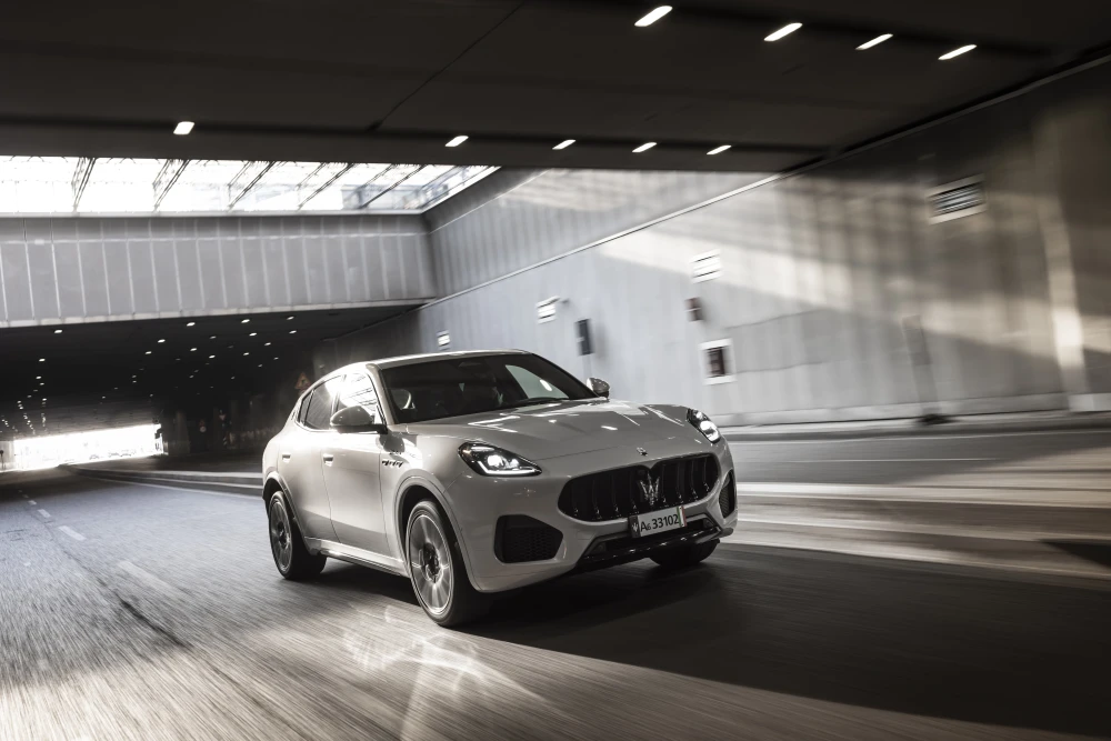 MASERATI GRECALE MODENA V TESTU NA GARAZ.CZ