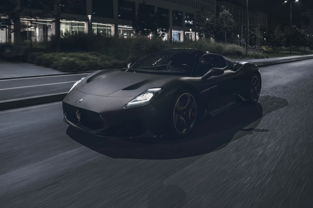 MASERATI PŘEDSTAVUJE MC20 NOTTE, DIVOKOU OSOBNOST NOČNÍHO ŽIVOTA