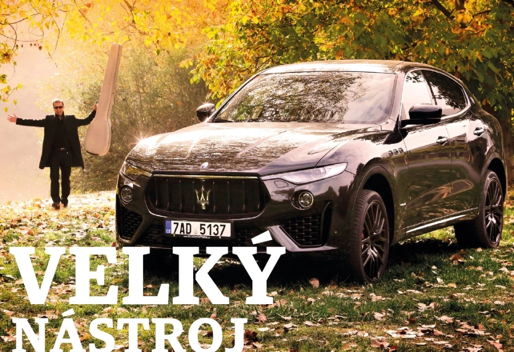 Barokní basová loutna?