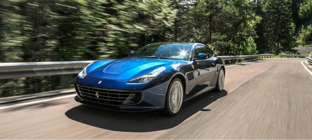 S Ferrari GTC4Lusso až na střechu Evropy