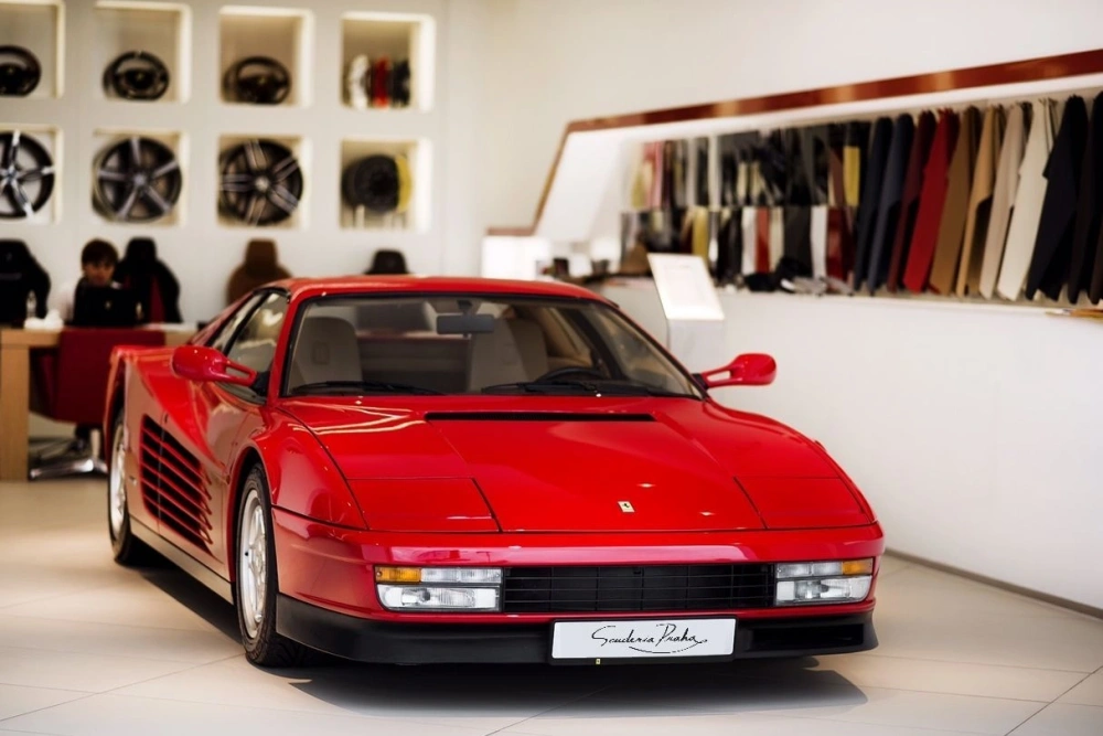Investovat do akcií nebo do automobilů?
