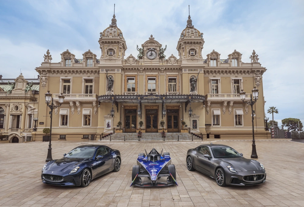 NOVÉ GRANTURISMO VYSTAVENÉ PŘED MONACO E-PRIX U PLACE DU CASINO