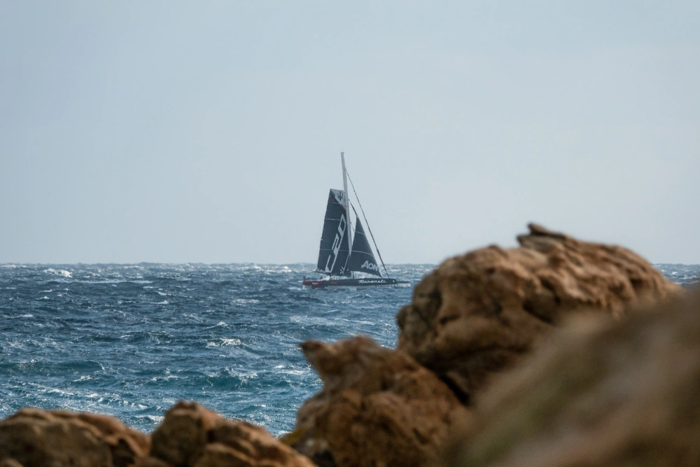 Maserati Multi 70 a Giovanni Soldini vytvořili nový rekord vícetrupé lodi z Monaca do Porto Cervo
