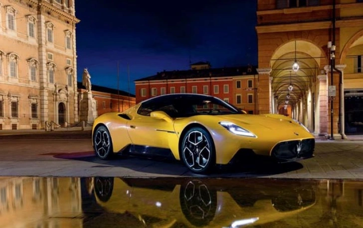 První dojmy ze supersportu Maserati MC20 v magazínu 