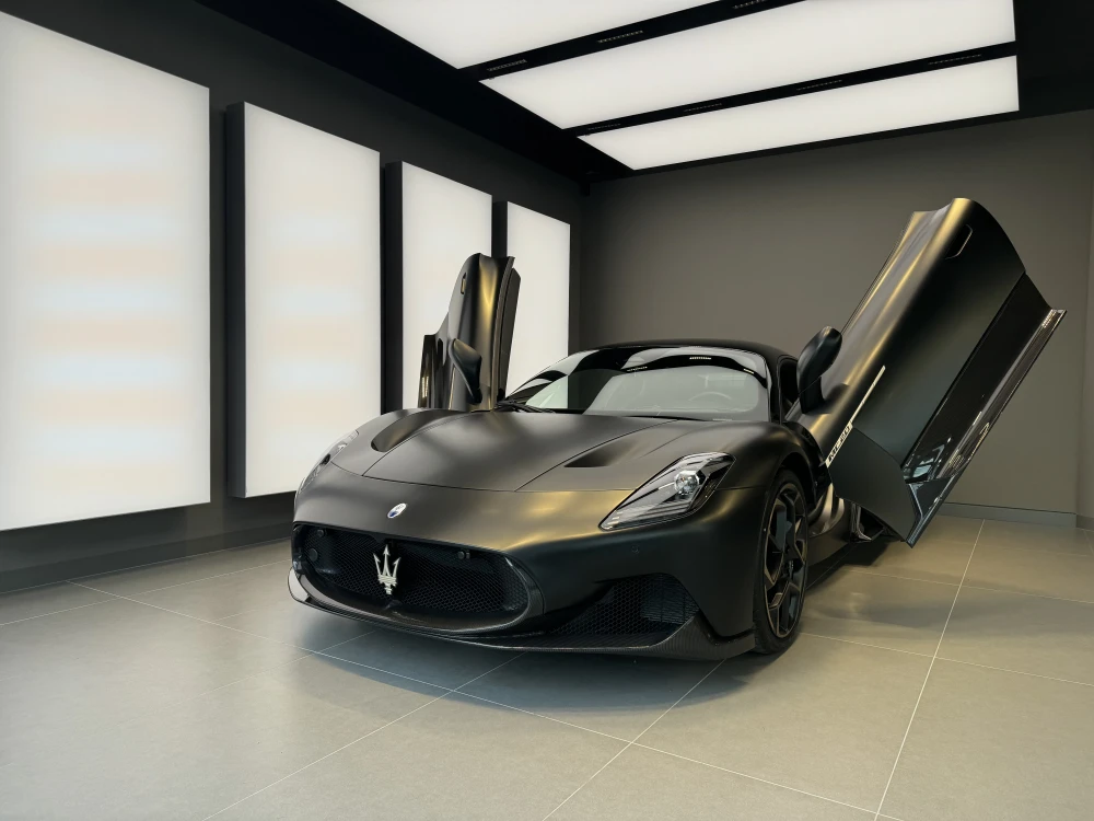 Maserati MC20 foto 9