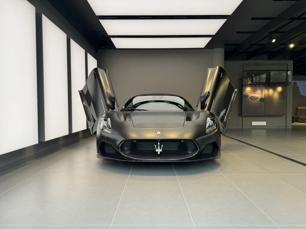 Maserati MC20 foto 10