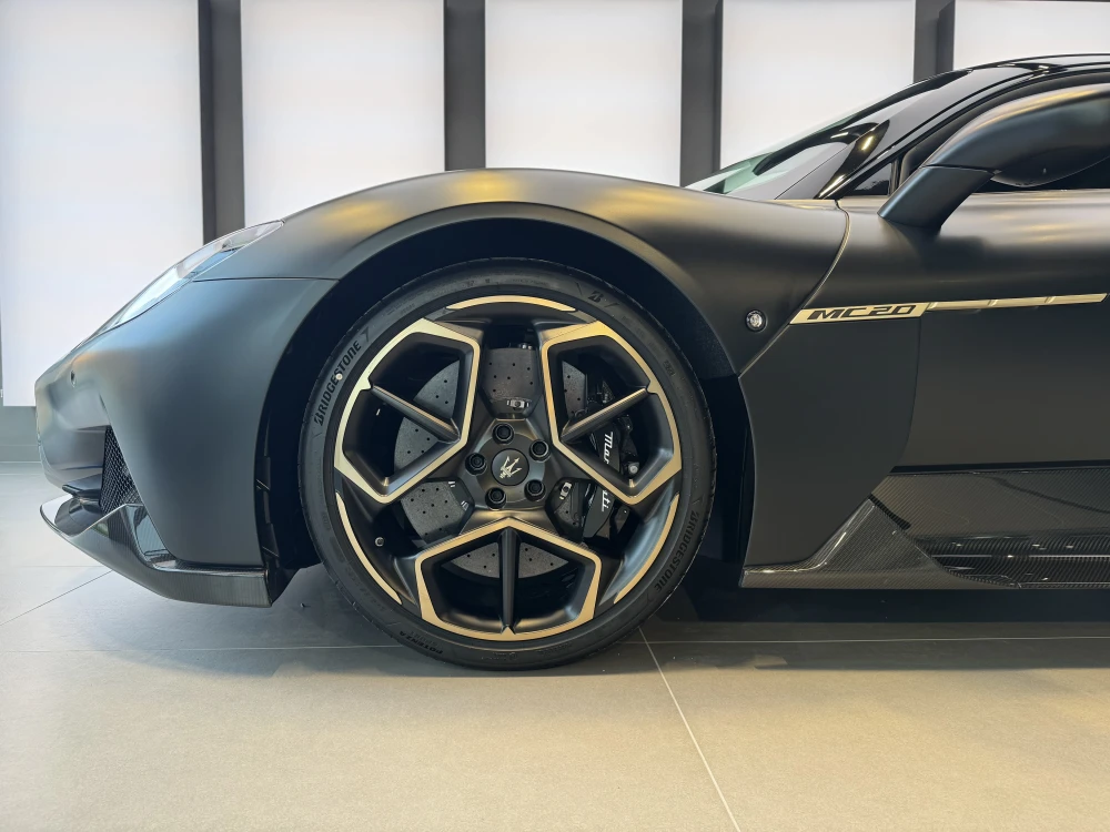 Maserati MC20 foto 7