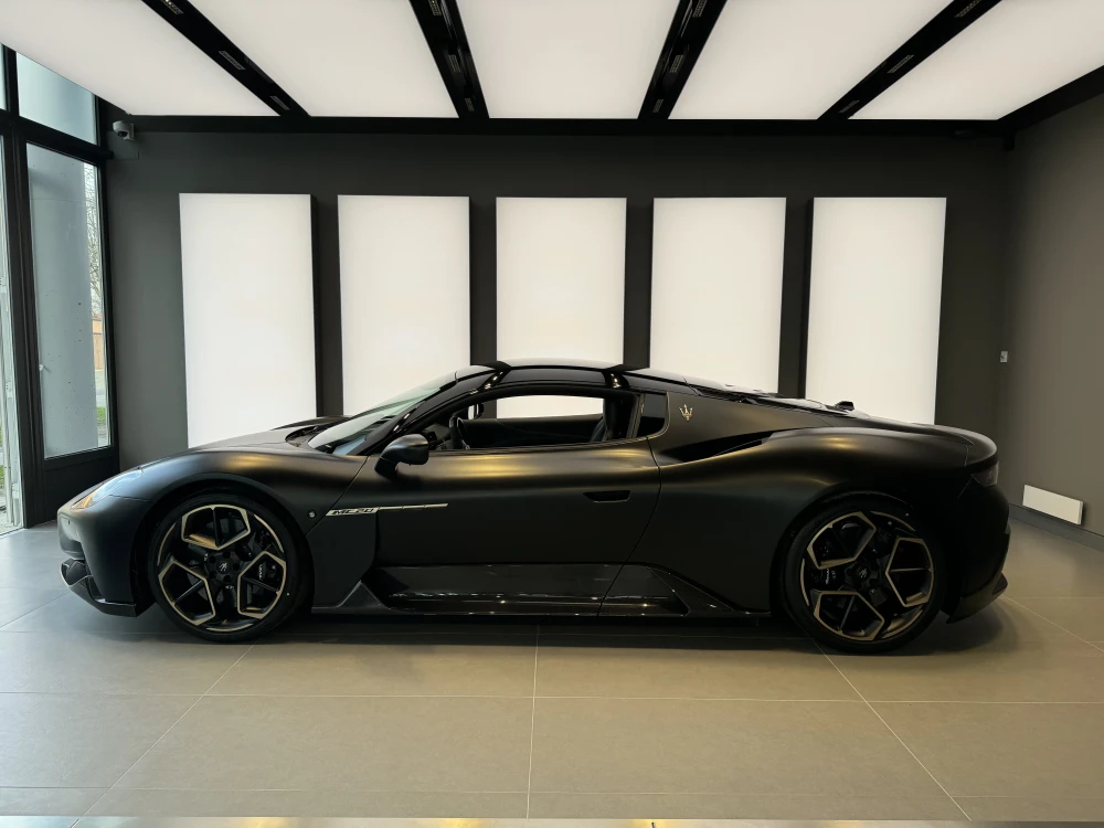 Maserati MC20 foto 8