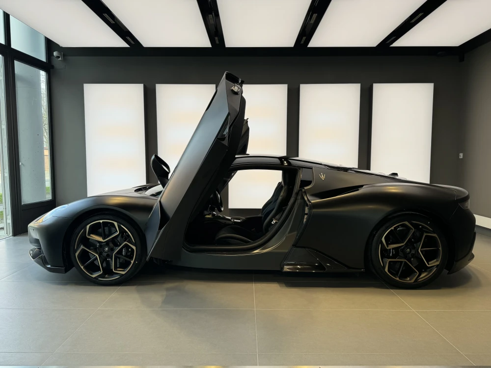 Maserati MC20 foto 15