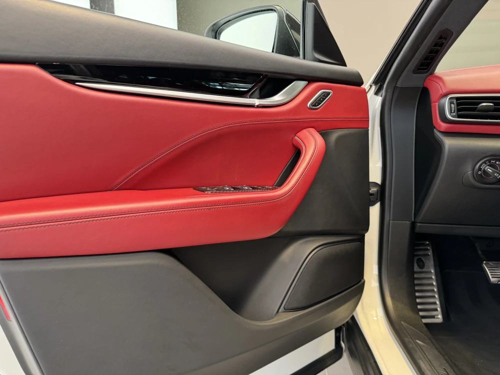 Maserati Levante foto 11