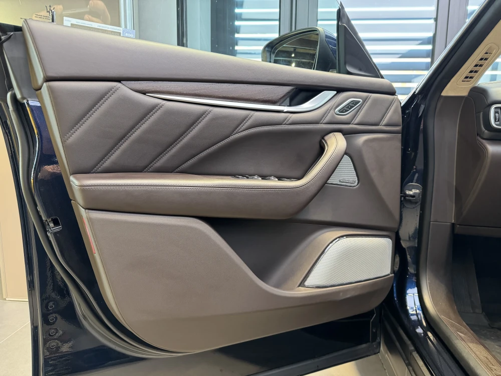 Maserati Levante foto 11