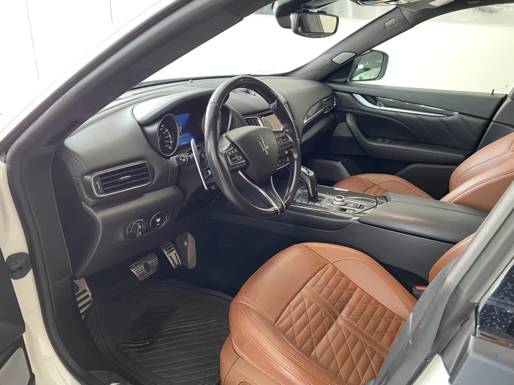 Maserati Levante foto 8