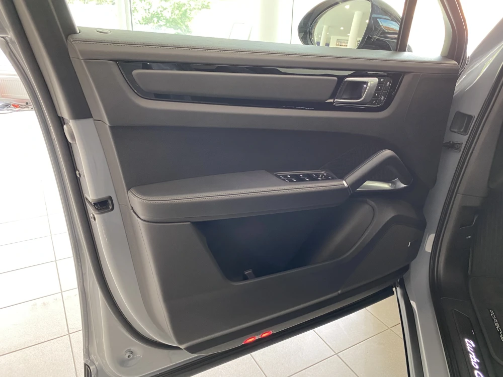 Porsche Cayenne Turbo GT foto 10
