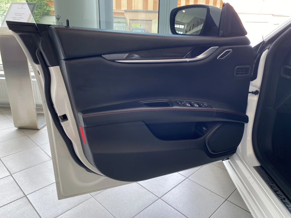 Maserati Ghibli foto 10