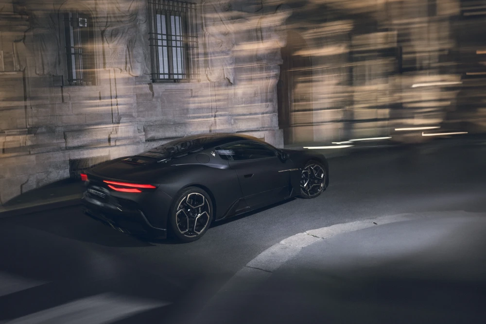 Maserati MC20 foto 9