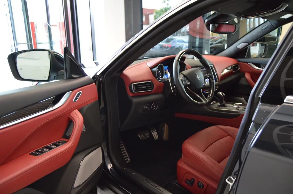 Maserati Levante foto 8