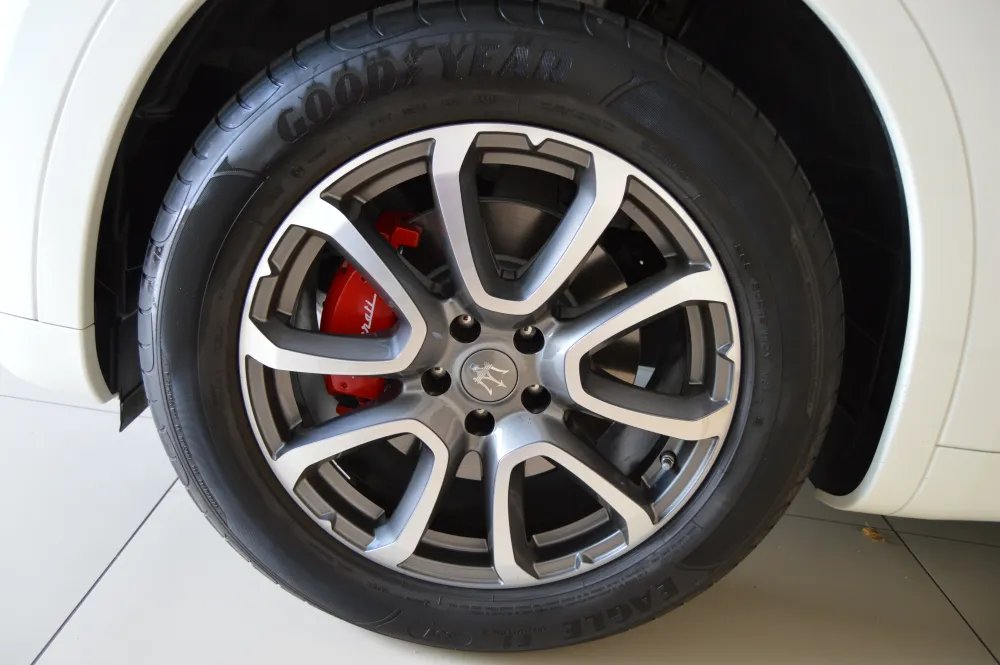 Maserati Levante foto 16