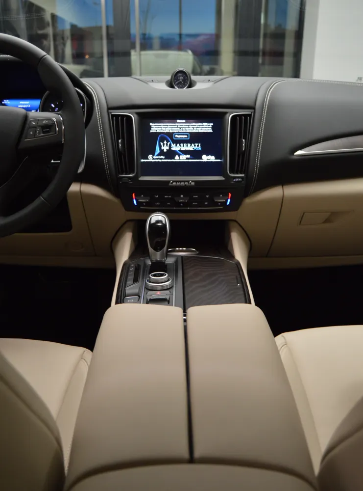 Maserati Levante foto 8
