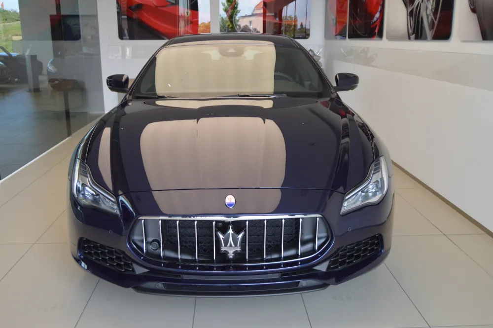 Maserati Quattroporte foto 1