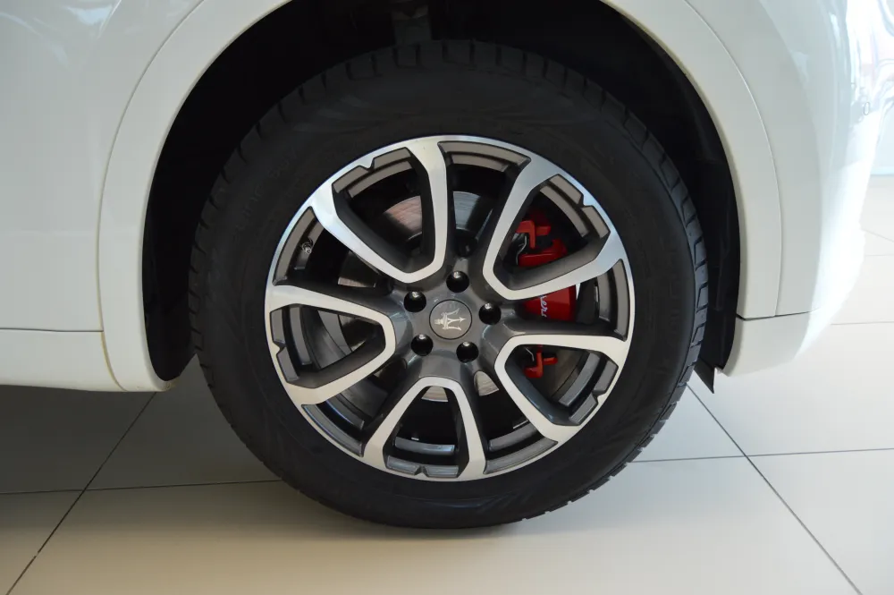 Maserati Levante foto 12