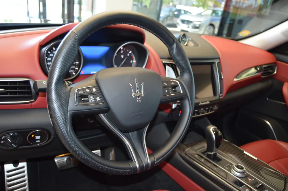 Maserati Levante foto 8