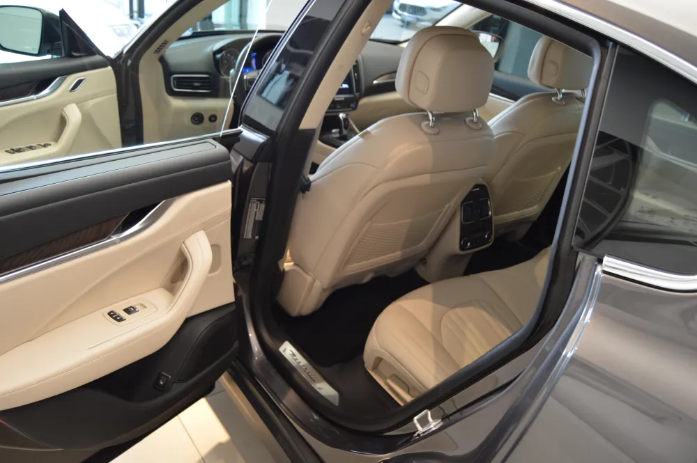 Maserati Levante foto 12