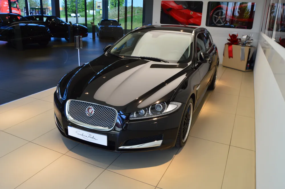 Jaguar XF 2.2D Sportbrake foto 1