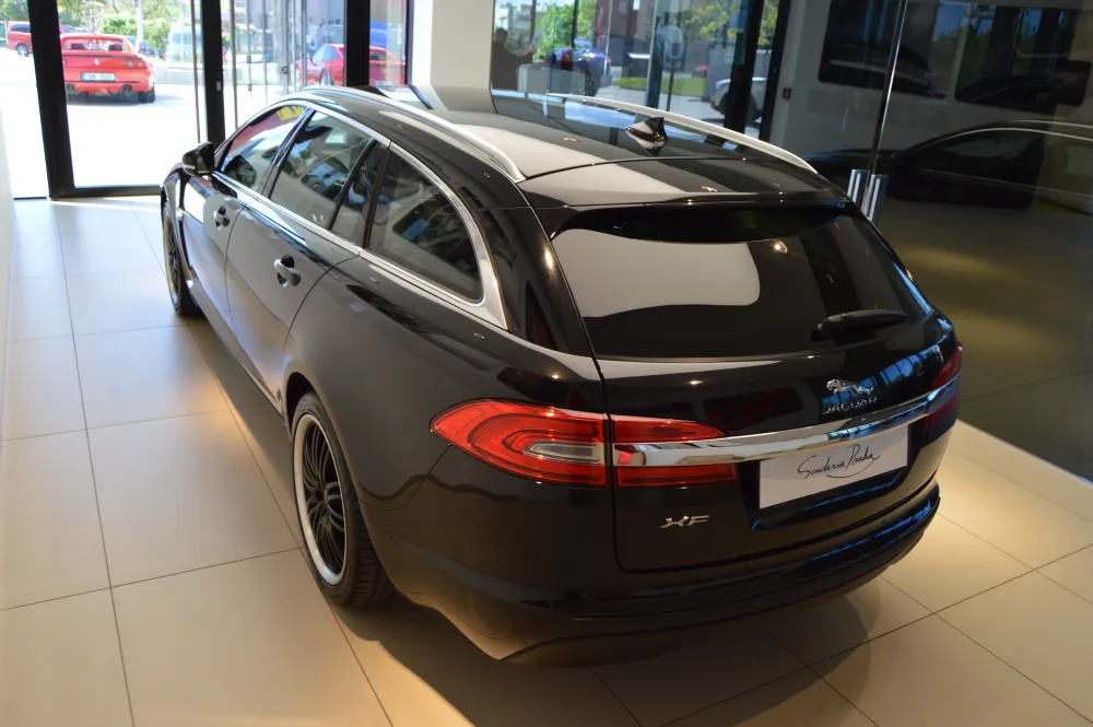 Jaguar XF 2.2D Sportbrake foto 4