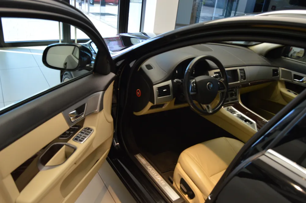 Jaguar XF 2.2D Sportbrake foto 7