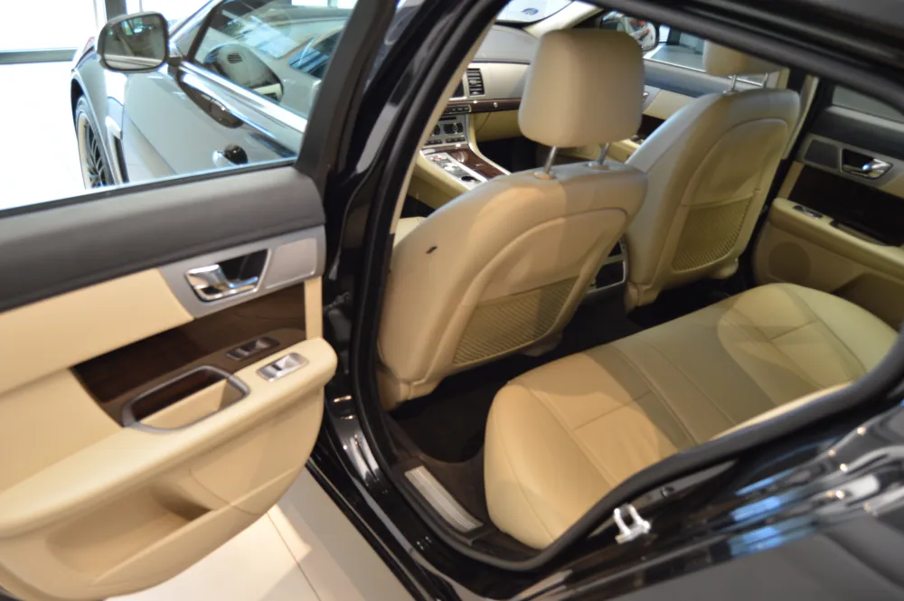 Jaguar XF 2.2D Sportbrake foto 13