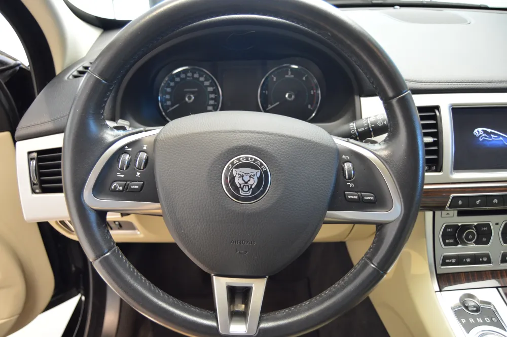 Jaguar XF 2.2D Sportbrake foto 17