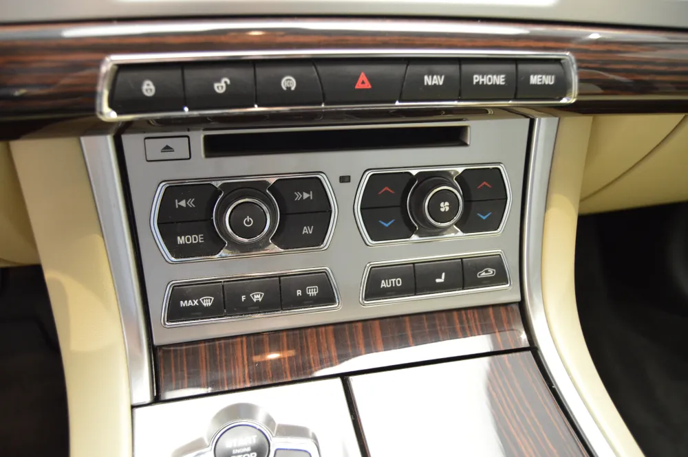 Jaguar XF 2.2D Sportbrake foto 18