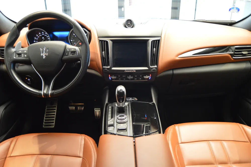 Maserati Levante foto 16