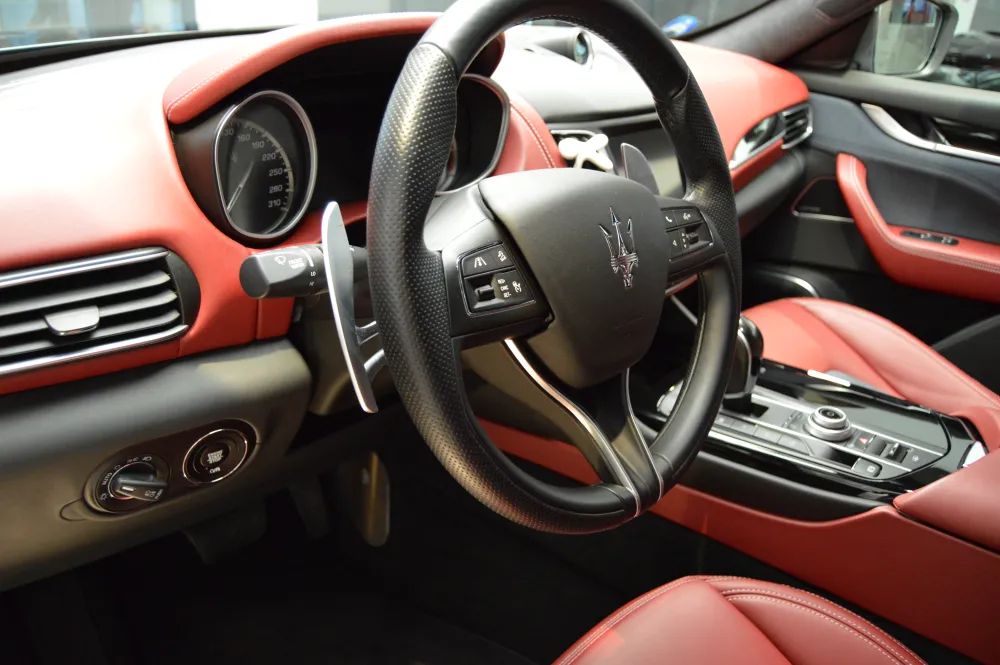 Maserati Levante foto 8